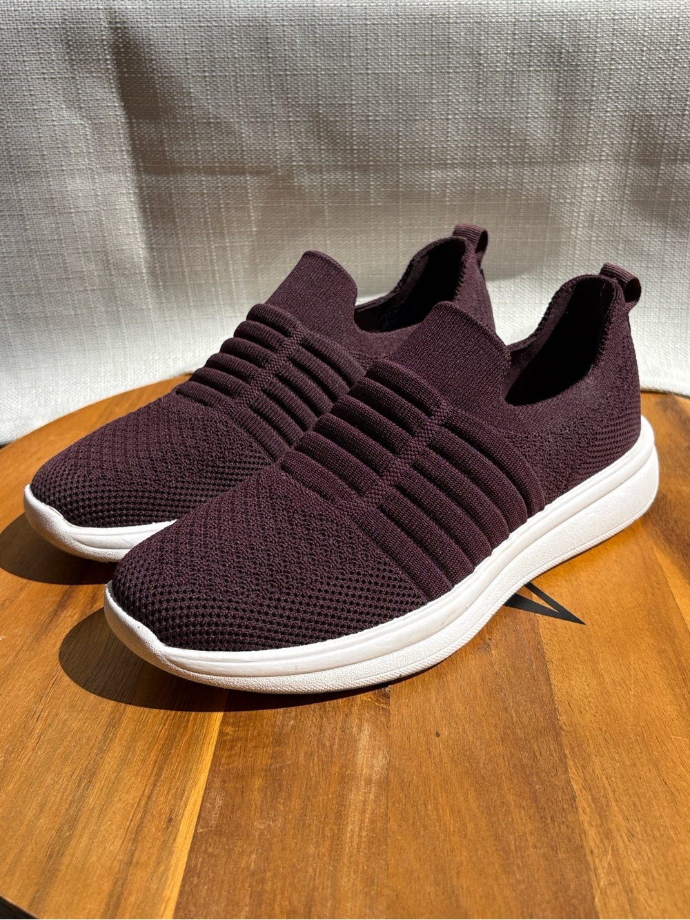 Clarks Women's Ezera Walk Slip-On Sneakers Burgundy Sz 7.5
